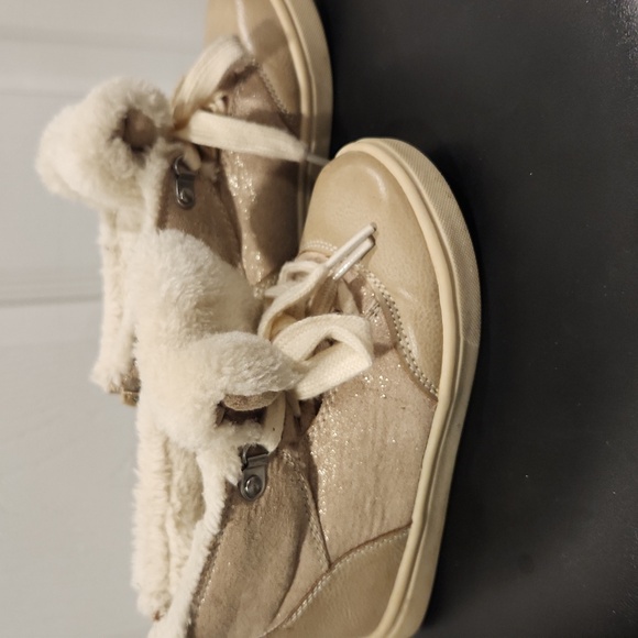 Target Cream Kids Boots with Faux Fur - Picture 6 of 8